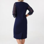 granatowa-sukienka-olowkowa-plus-size-z-falbanka (2)