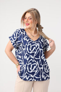 Granatowo-biała bluzka damska plus size z krótkim rękawem 44-54Granatowo-biała bluzka damska plus size z krótkim rękawem 44-54