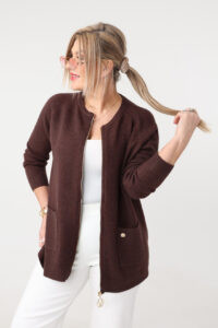 Sweter dla puszystych dzianinowy elegancki