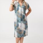 luzna-sukienka-plus-size-z-broszka-w-abstrakcyjny-wzor (4)