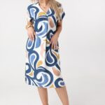 luzna-sukienka-plus-size-z-broszka-w-geometryczny-wzor (4)