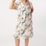 luzna-sukienka-plus-size-z-broszka-w-kwiaty (4)