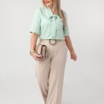 mietowa-elegancka-bluzka-plus-size-z-wiazaniem-na-dekolcie (5)