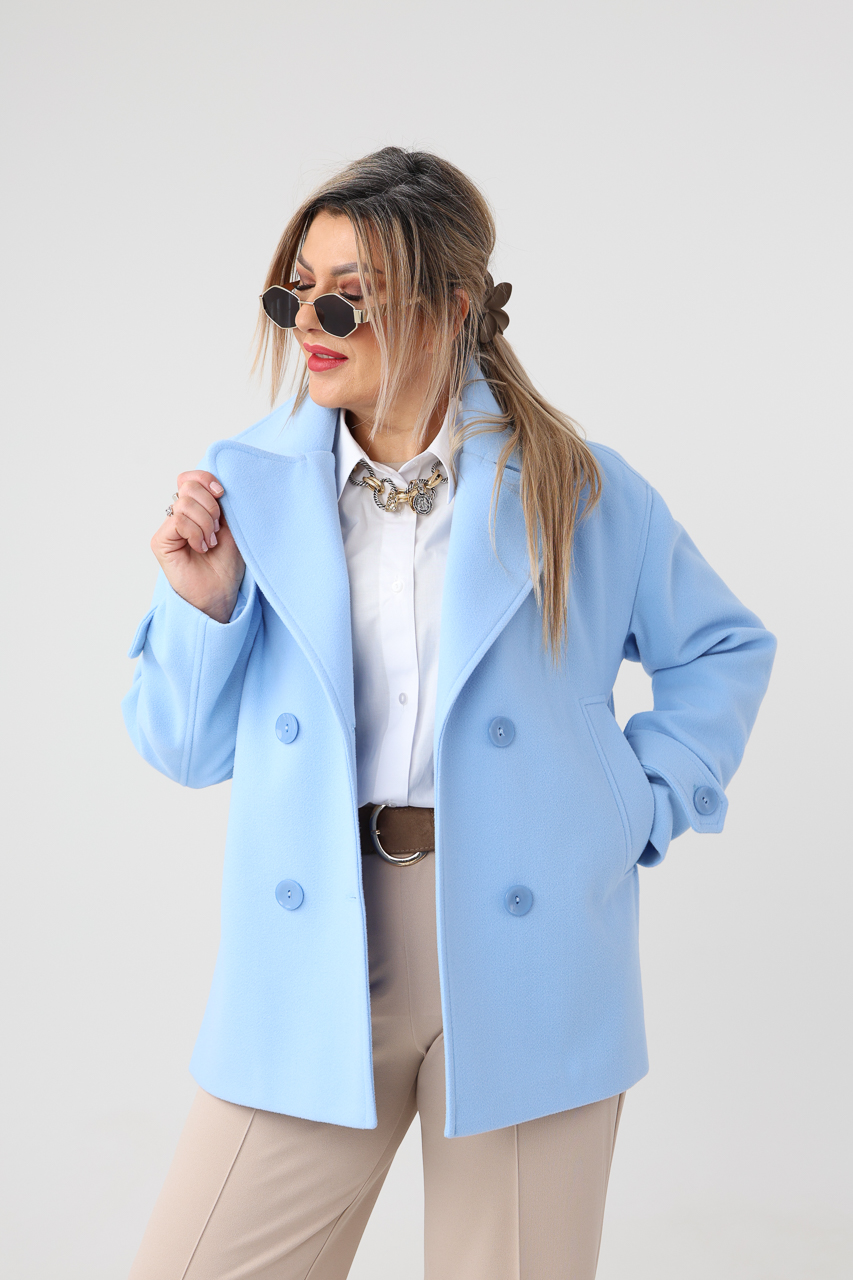 Niebieski płaszcz przejściowy plus size na guziki 42-46
