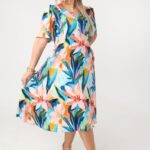 rozkloszowana-sukienka-w-kwiaty-plus-size-niebieska (2)