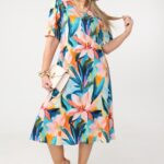 Elegancka sukienka dla puszystych w kwiaty