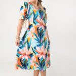 rozkloszowana-sukienka-w-kwiaty-plus-size-niebieska (4)