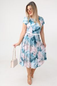 Rozkloszowana sukienka z paskiem