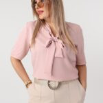 rozowa-elegancka-bluzka-plus-size-z-wiazaniem-na-dekolcie (3)