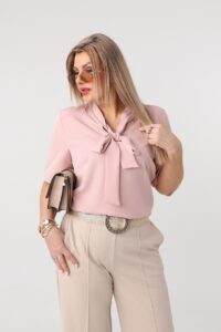 Elegancka bluzka dla puszystych