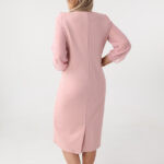 rozowa-sukienka-olowkowa-plus-size-z-falbanka (2)