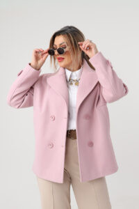 Różowy płaszcz przejściowy plus size na guziki 42-46