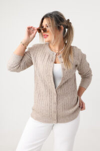 Sweter dla puszystych dzianinowy elegancki