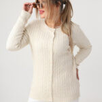 sweterek-plus-size-z-warkoczowym-splotem-kremowy (3)