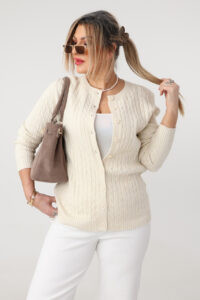 Sweter dla puszystych dzianinowy elegancki