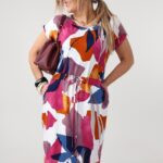 wzorzysta-sukienka-plus-size-z-wiazaniem-w-pasie-amarant (5)