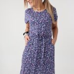 wzorzysta-sukienka-plus-size-z-wiazaniem-w-pasie-niebieska (3)