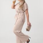 zwiewny-komplet-damski-plus-size-z-klamra-bezowy 3