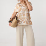 Beżowo-kremowa bluzka z krótkim rękawem plus size we wzory 44-50