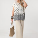 Bluzka-letnia-plus-size-w-orientalne-wzory-czarno-kremowa-44-50 (1)
