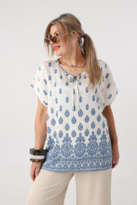Bluzka letnia plus size w orientalne wzory niebiesko-kremowa 44-50