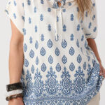 Bluzka-letnia-plus-size-w-orientalne-wzory-niebiesko-kremowa-44-50 (4)
