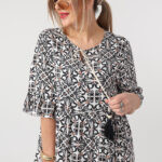 Długa-zwiewna-sukienka-plus-size-na-lato-w-ornamenty-czarno-biała (4)