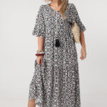 Długa zwiewna sukienka plus size na lato w ornamenty czarno-biała 44-50
