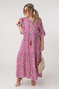 Długa zwiewna sukienka plus size na lato w ornamenty różowo-biała 44-50