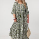 Długa zwiewna sukienka plus size na lato w ornamenty zielono-biała 44-50