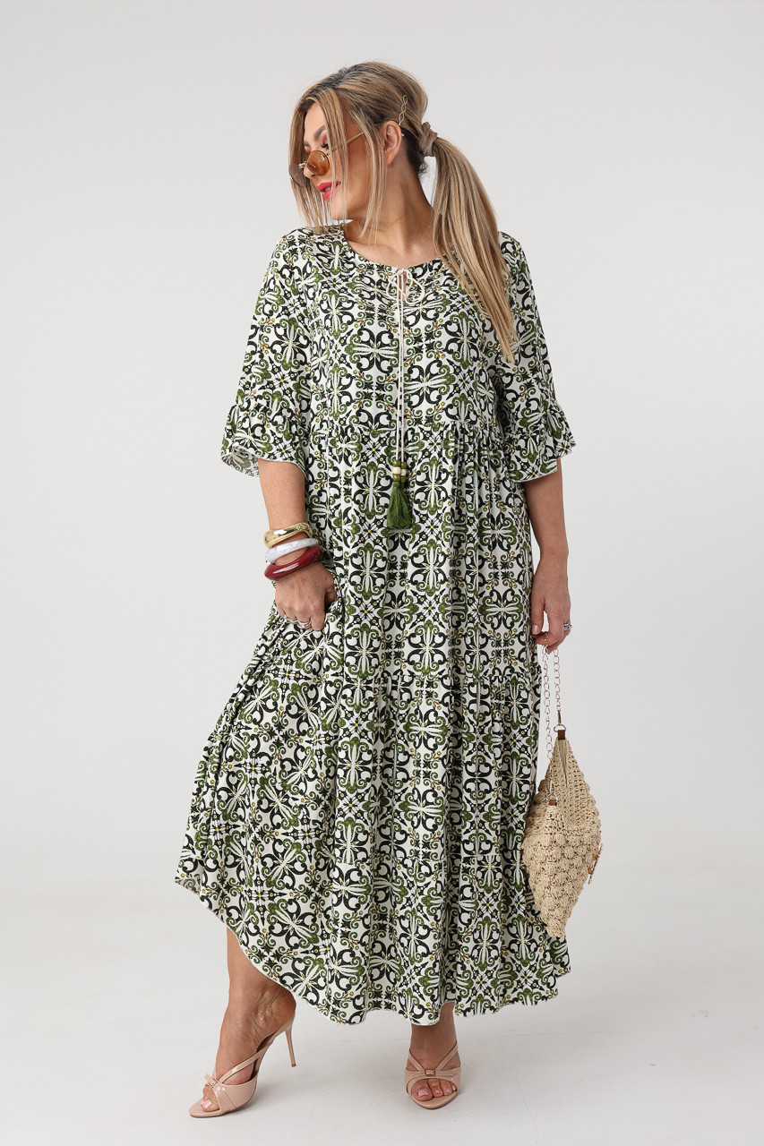 Długa zwiewna sukienka plus size na lato w ornamenty zielono-biała 44-50