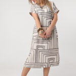 Luźna-sukienka-plus-size-z-kieszeniami-beżowo-szara (1)