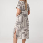 Luźna-sukienka-plus-size-z-kieszeniami-beżowo-szara (2)