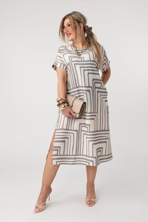 Luźna sukienka plus size z kieszeniami beżowo-szara 42-50