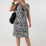 Prosta sukienka letnia midi plus size czarno-biała