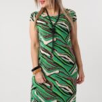 Prosta-sukienka-letnia-midi-plus-size-w-abstrakcyjne-kolorowe-wzory (3)