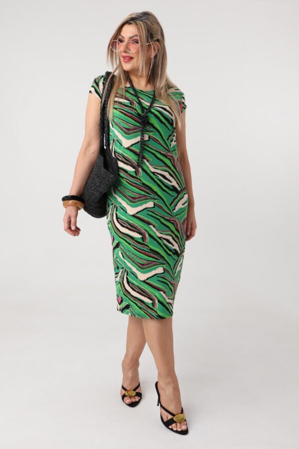 Prosta sukienka letnia midi plus size w abstrakcyjne kolorowe wzory 44-52