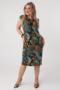 Prosta sukienka letnia midi plus size w abstrakcyjny wielokolorowy print 44-52