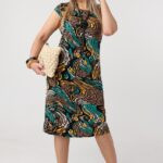 Prosta-sukienka-letnia-midi-plus-size-w-abstrakcyjny-wielokolorowy-print-44-52 (6)