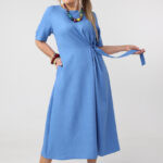 Zwiewna sukienka plus size wiązana w talii niebieska 42-50 (5)