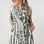 Zwiewna-sukienka-rozkloszowana-PLUS-SIZE-zielona-44-52 (3)