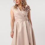 bezowa-sukienka-koktajlowa-plus-size-rozkloszowana (3)