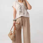 bluzka-damska-plus-size-z-nadrukiem-i-cyrkoniami-bezowa (1)