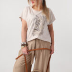 bluzka-damska-plus-size-z-nadrukiem-i-cyrkoniami-bezowa (5)