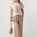 bluzka-damska-plus-size-z-nadrukiem-i-cyrkoniami-bezowa (6)