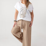 bluzka-damska-plus-size-z-nadrukiem-i-cyrkoniami-biala (1)