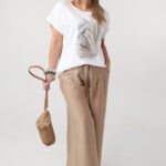 bluzka-damska-plus-size-z-nadrukiem-i-cyrkoniami-biala (6)