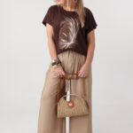 bluzka-damska-plus-size-z-nadrukiem-i-cyrkoniami-brazowa (1)