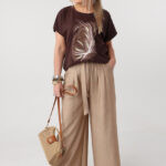 bluzka-damska-plus-size-z-nadrukiem-i-cyrkoniami-brazowa (6)