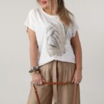 bluzka-damska-plus-size-z-nadrukiem-i-cyrkoniami-kremowa (4)